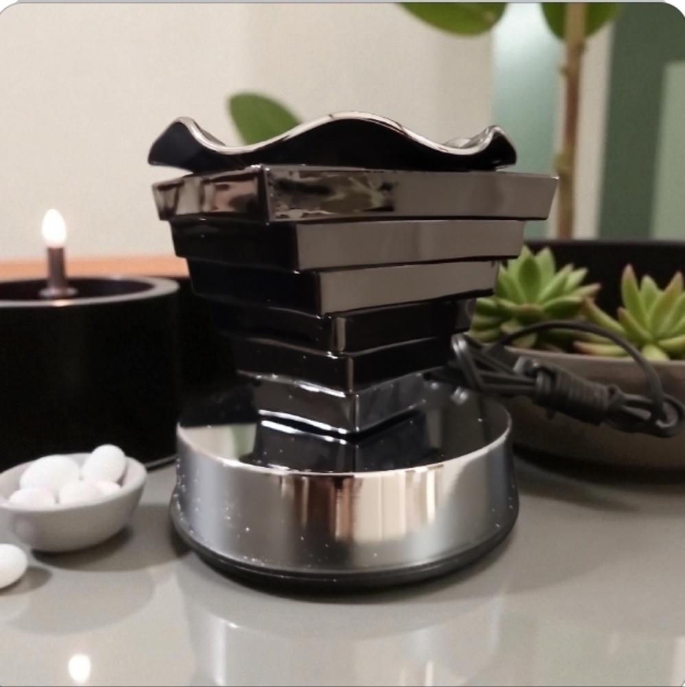 Modern Black Aromatherapy Lamp